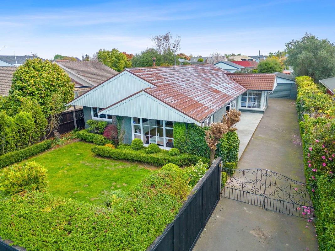 7 Brookby Crescent, Avonhead, Christchurch - Carousel 1
