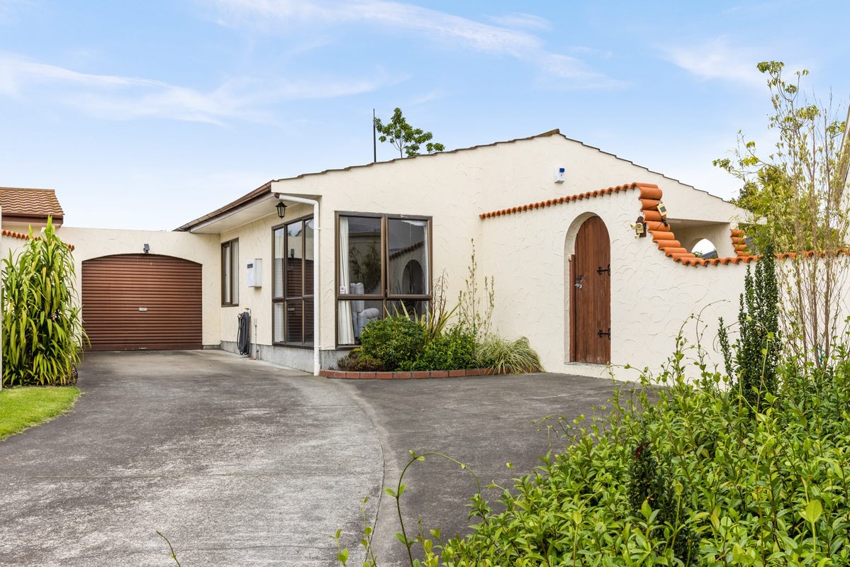 8B Banff Place, Tamatea, Napier - Carousel 1