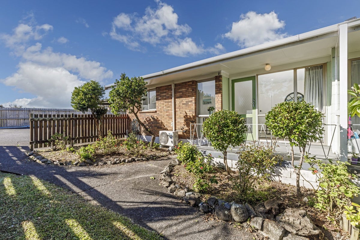 4/236 Te Atatu Road, Te Atatu South, Auckland - Carousel 1