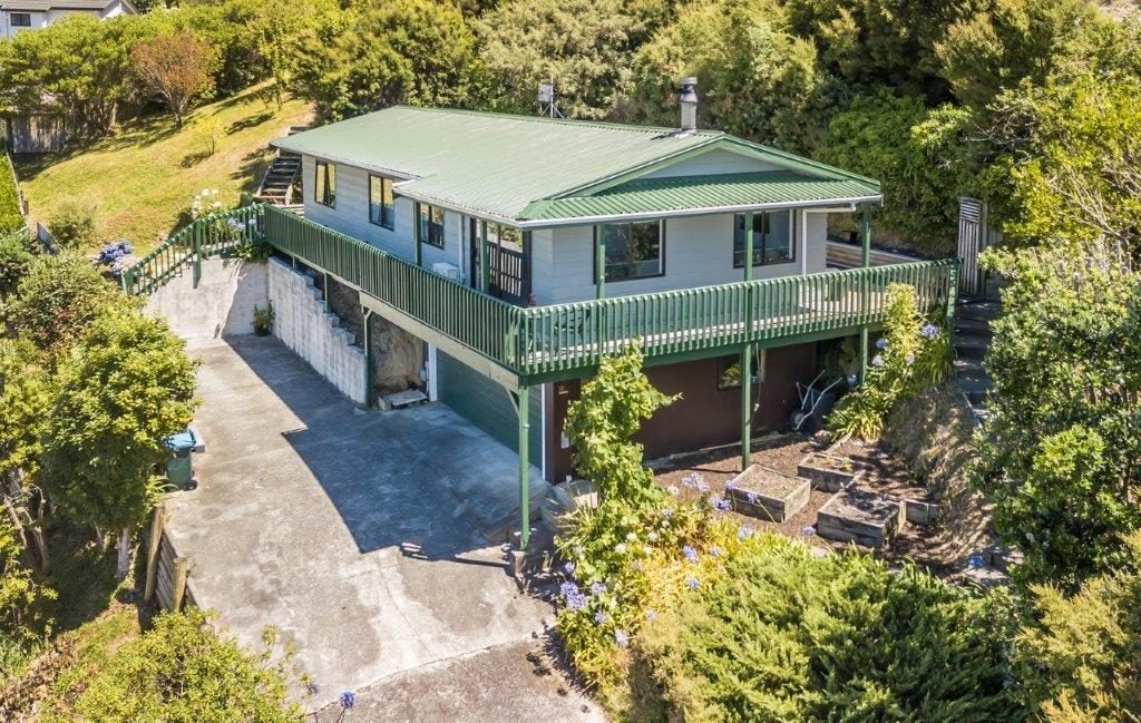 22 Shackle Lane, Whitby, Porirua - Carousel 1