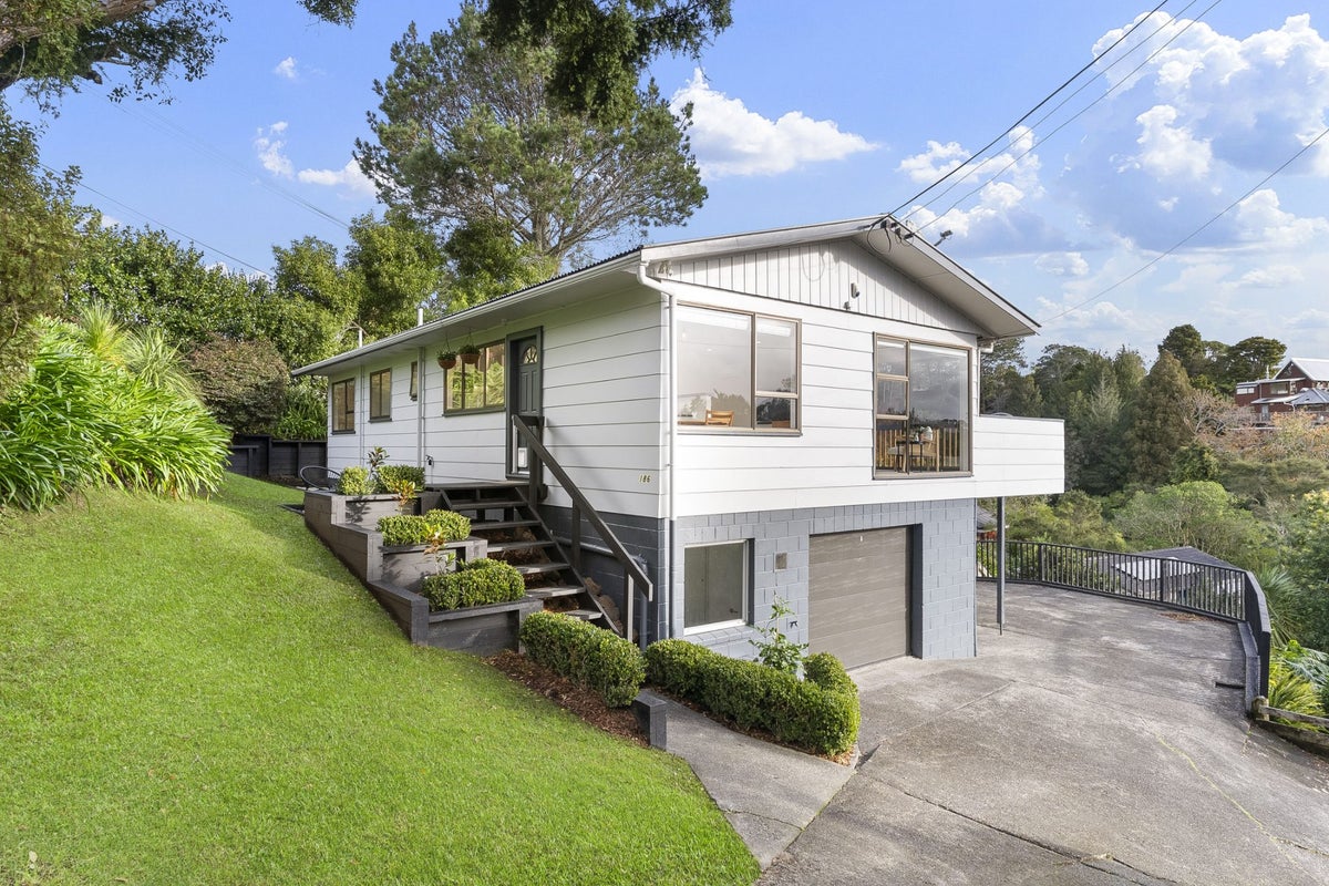 186 Verbena Road, Birkdale, Auckland - Carousel 1