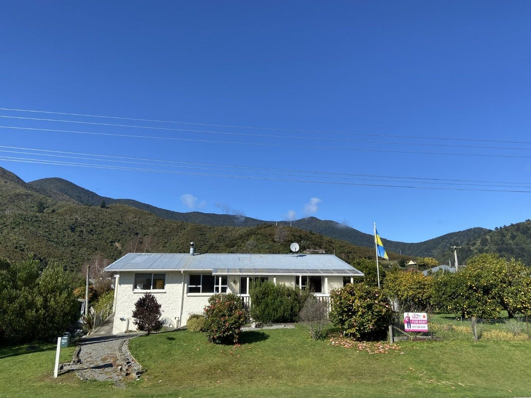 252 Waikawa Road, Waikawa, Picton - Carousel 1