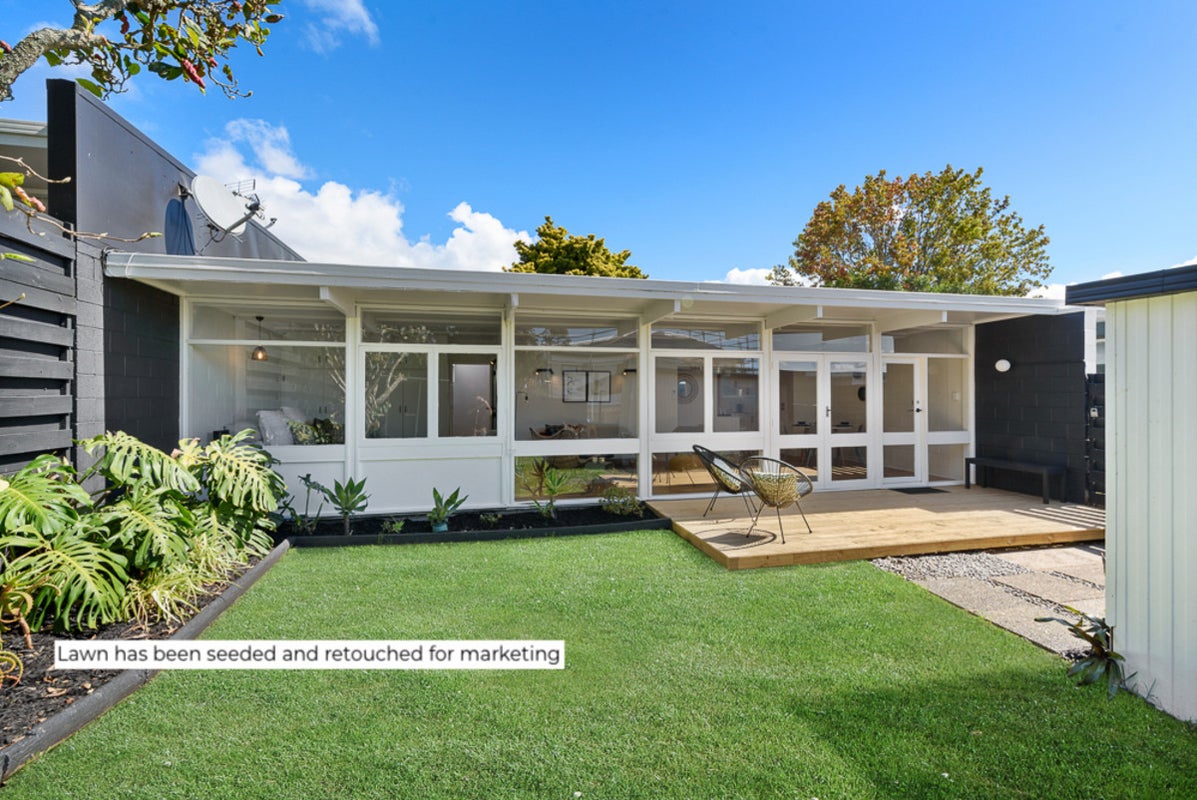 3/340 Te Atatu Road, Te Atatu South, Auckland - Carousel 1