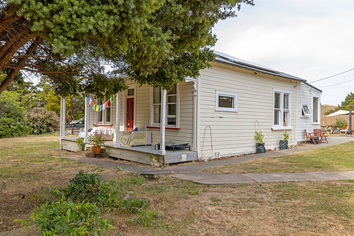 1609 State Highway 2, Masterton - Carousel 2