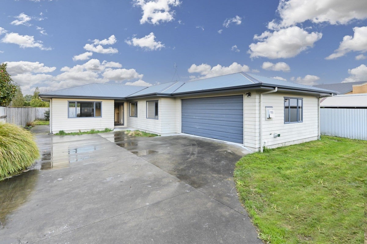 1/109 Townshend Street, Saint Leonards, Hastings - Carousel 1