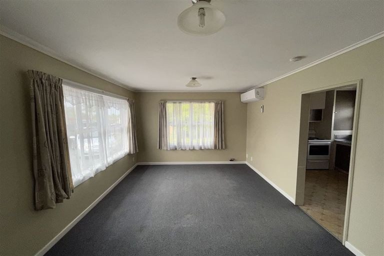 1/116 Te Atatu Road, Te Atatu South, Auckland - Carousel 2