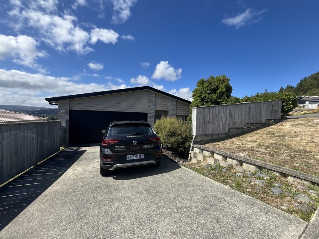 3 Gennaker Lane, Whitby, Porirua - Carousel 1