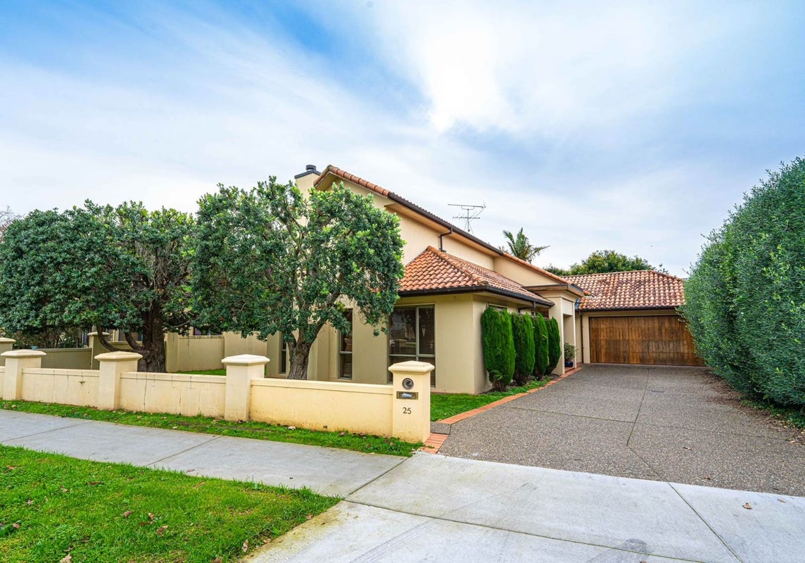 25 Oakwood Grove, Eastern Beach, Auckland - Carousel 2