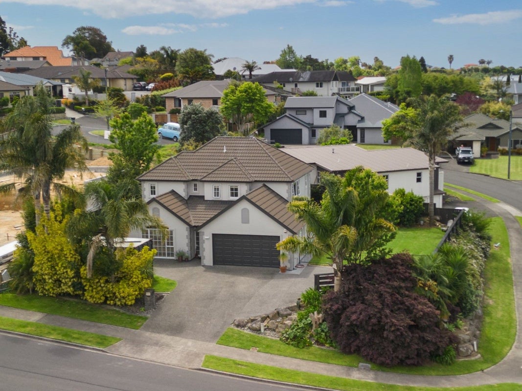 71 Inverness Drive, Pyes Pa, Tauranga - Carousel 1