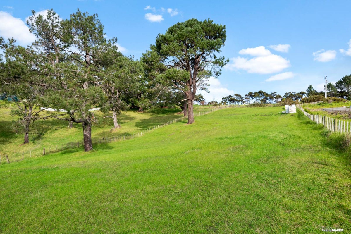 27 Crows Road, Swanson, Auckland - Carousel 1