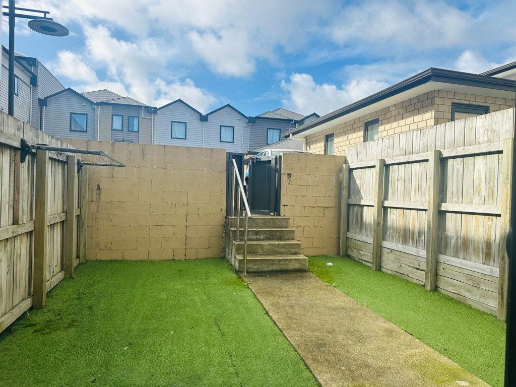 4/5 Wallson Crescent, Wiri, Auckland - Carousel 11