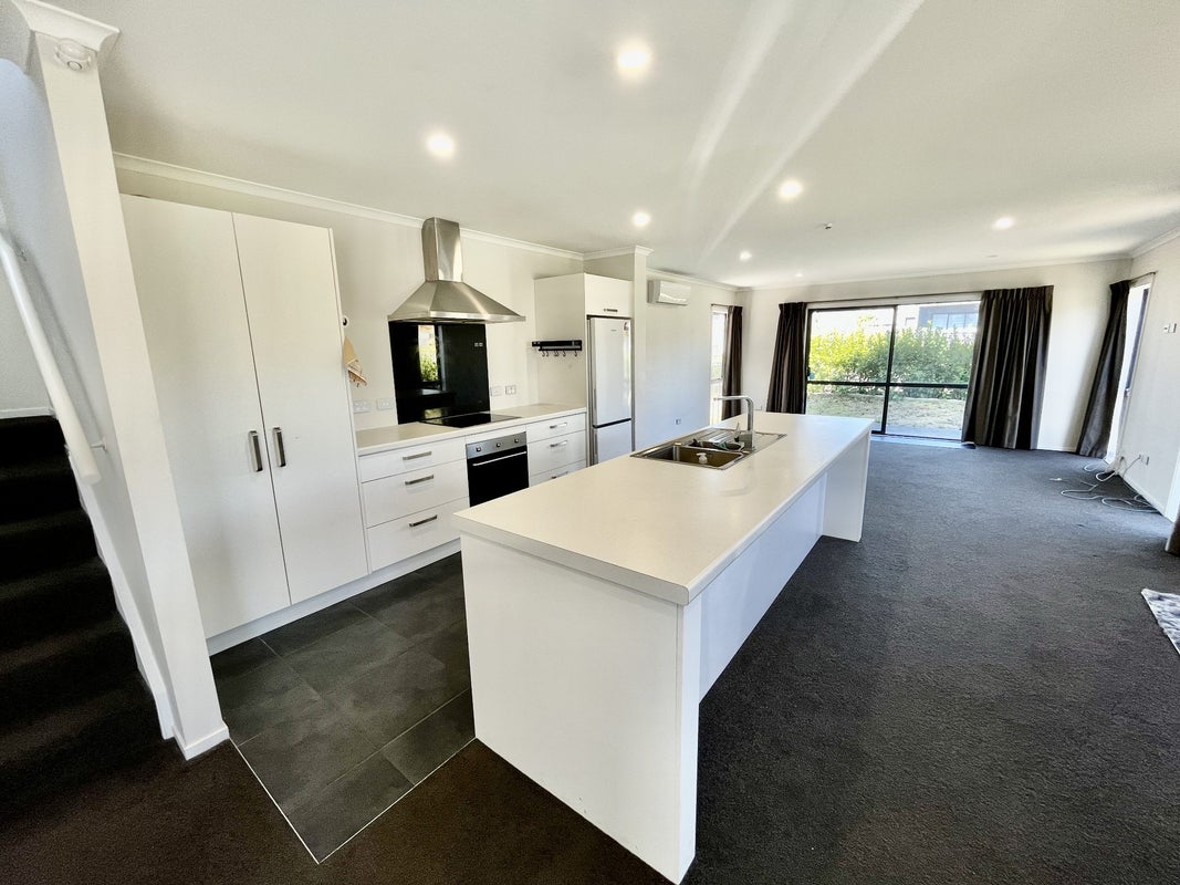 17 Rebekah Crescent, Flagstaff, Hamilton - Carousel 2