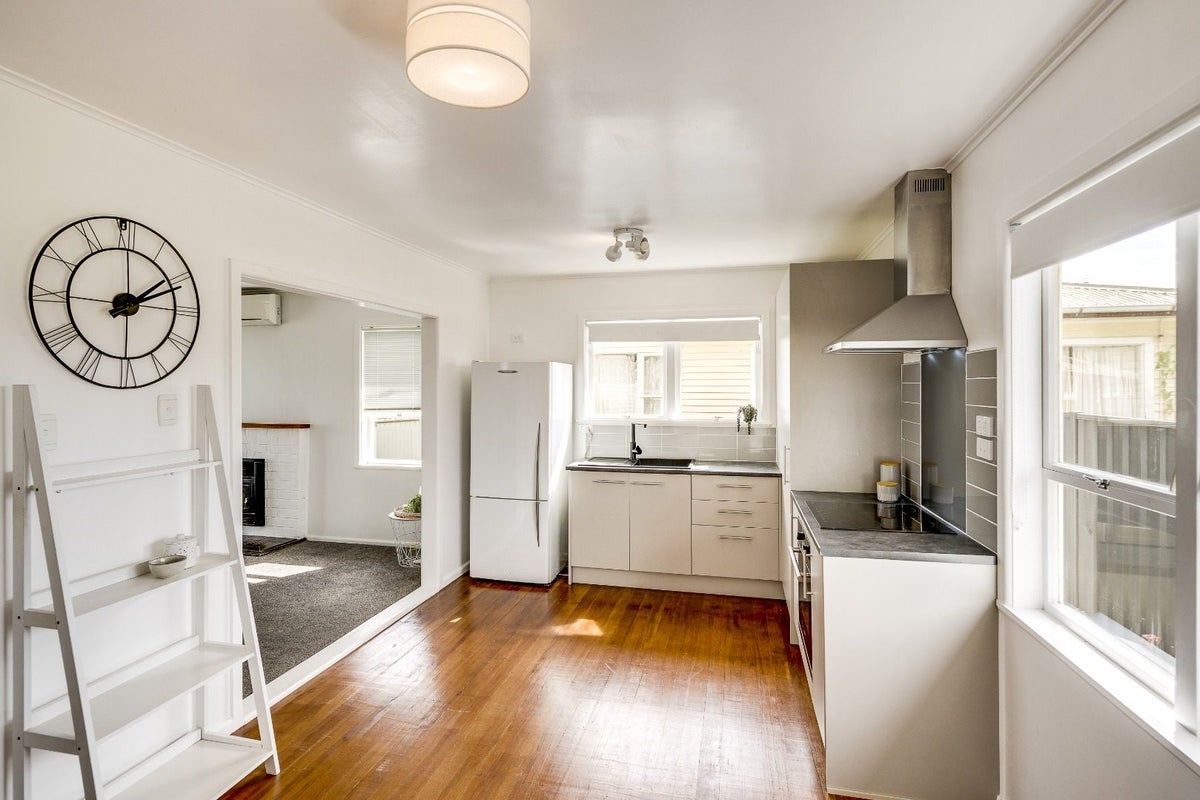 56 Oldham Avenue, Onekawa, Napier - Carousel 2