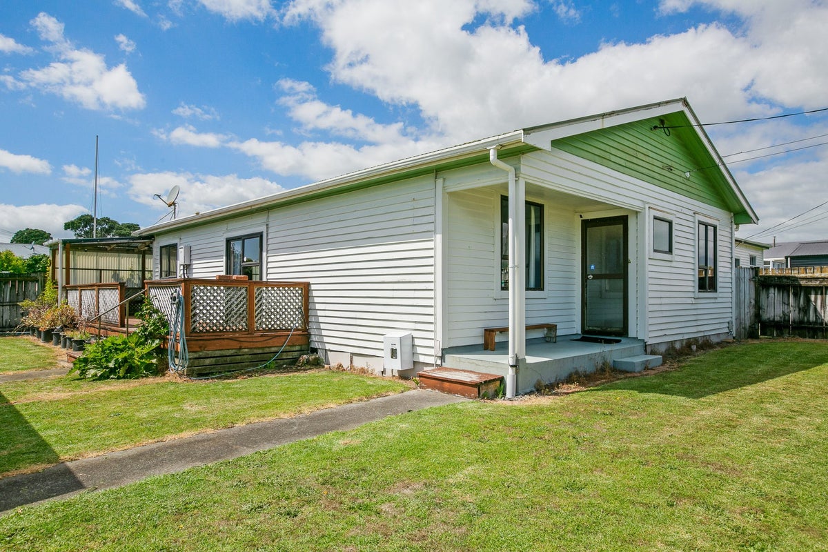 143 Ngamotu Road, Spotswood, New Plymouth, Taranaki - Carousel 1