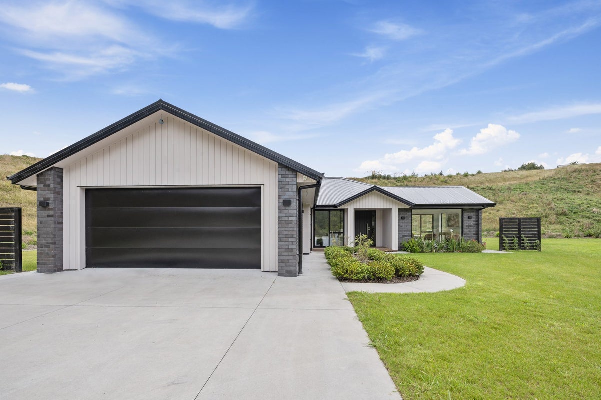 1 Jojos Way, Lynmore, Rotorua - Carousel 1