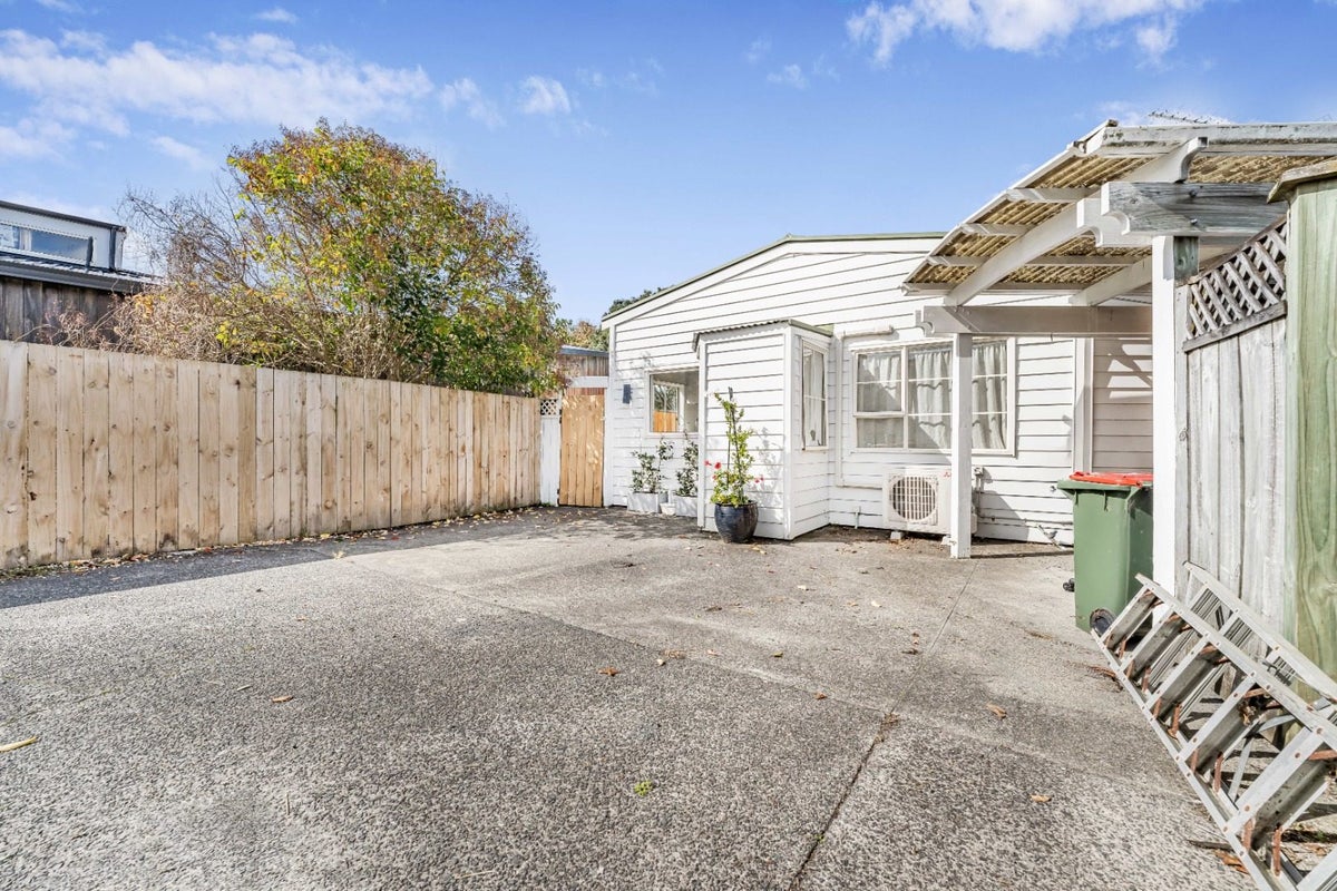2/56 Northcote Road, Northcote, Auckland - Carousel 11