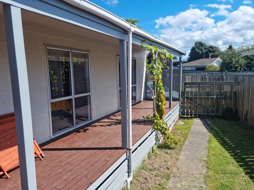 11 Bronte Place, Owhata, Rotorua - Carousel 1
