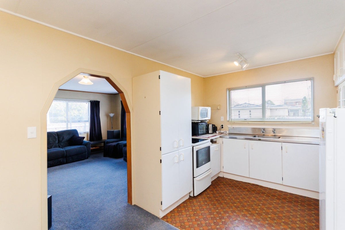 34 Geraldine Crescent, Cloverlea, Palmerston North - Carousel 2