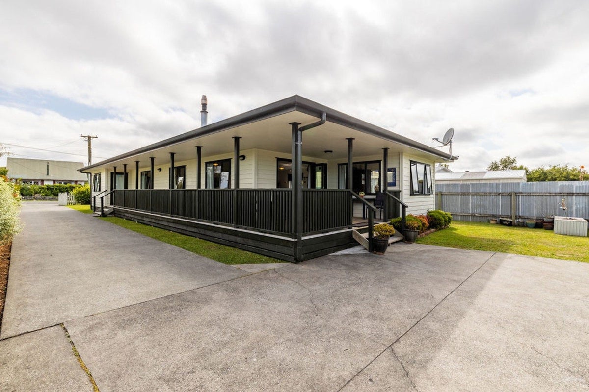 32 Salisbury Avenue, Whanganui East, Whanganui - Carousel 2