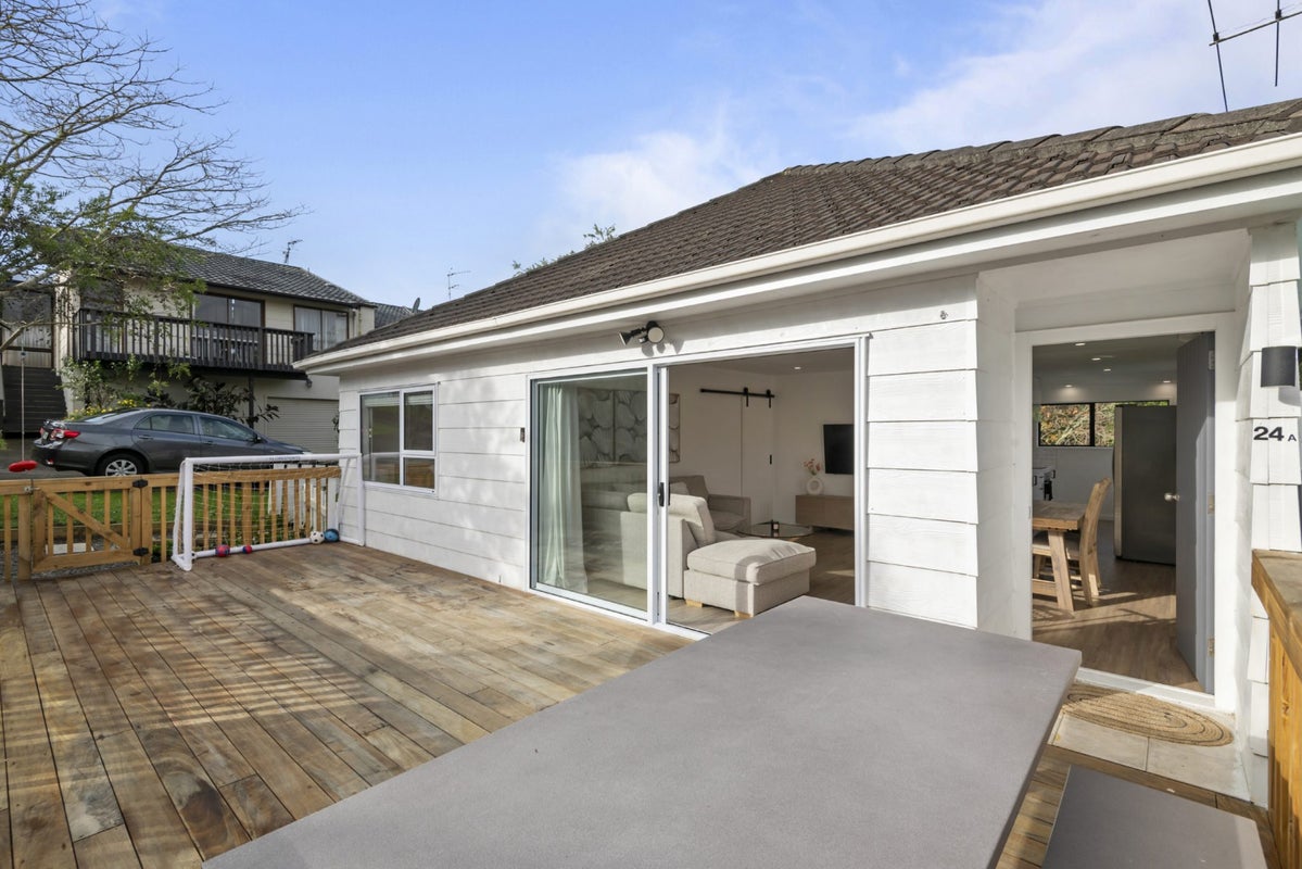 1/24 John Downs Drive, Browns Bay, Auckland - Carousel 2