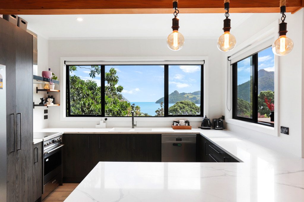 2D Foster Avenue, Huia, Auckland - Carousel 1
