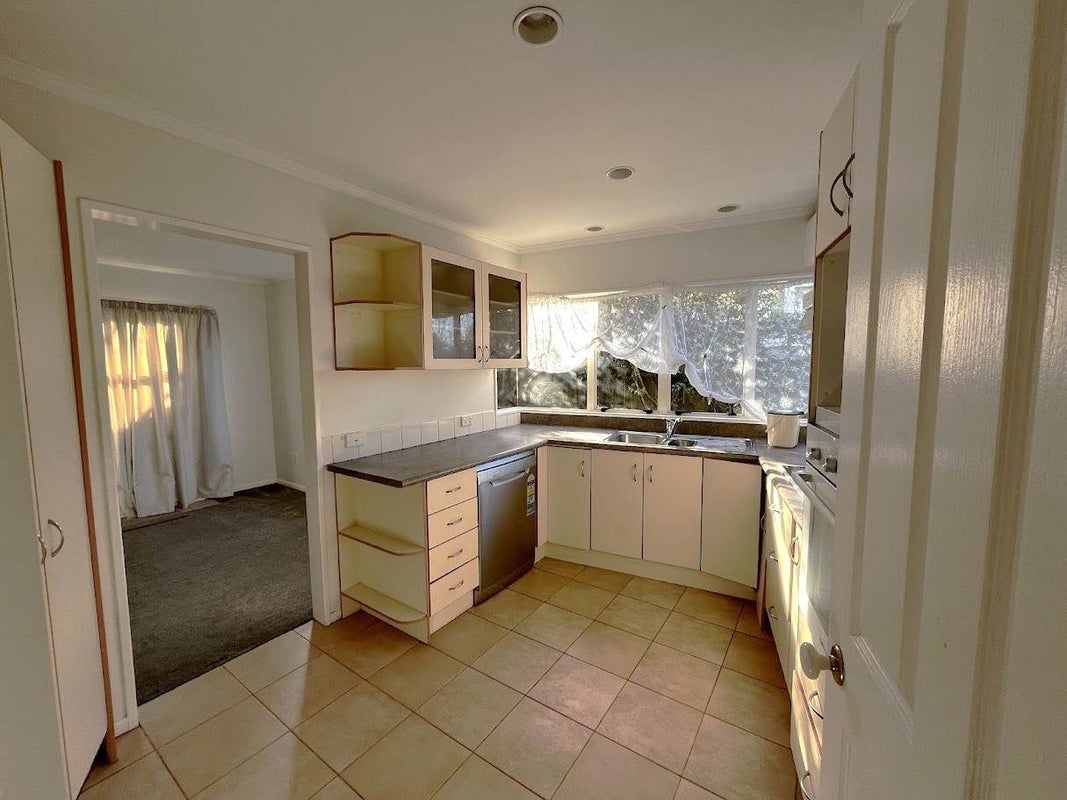 17H Tirimoana Road, Te Atatu South, Auckland - Carousel 2