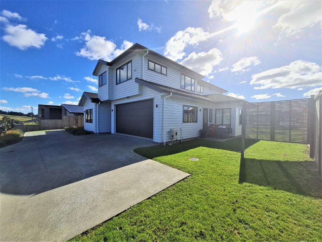 168 Arran Point Parade, Orewa, Orewa - Carousel 1
