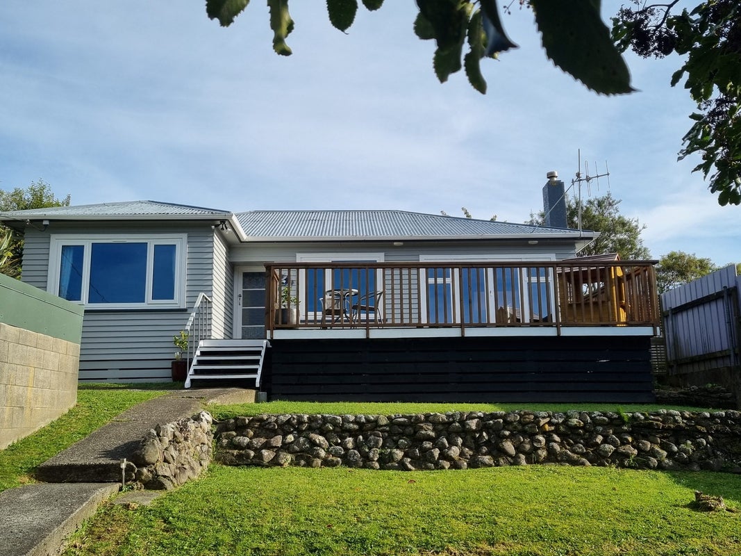 8 Lees Grove, Wainuiomata, Lower Hutt - Carousel 2