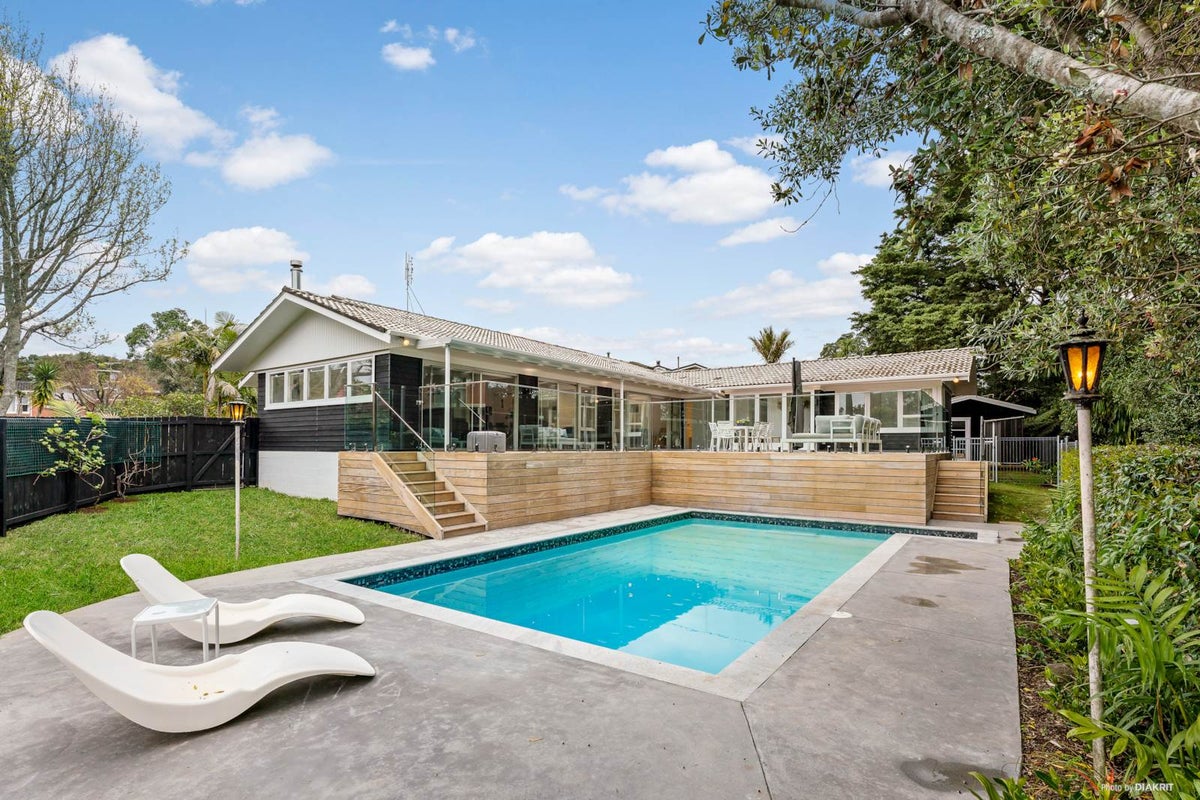 12 Iorangi Place, Hillpark, Auckland - Carousel 1