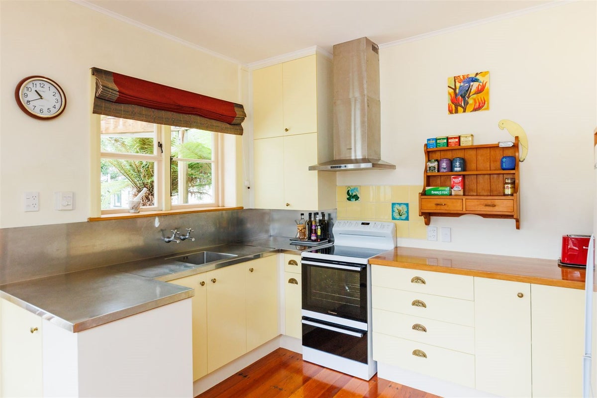 55 Savage Crescent, West End, Palmerston North - Carousel 2