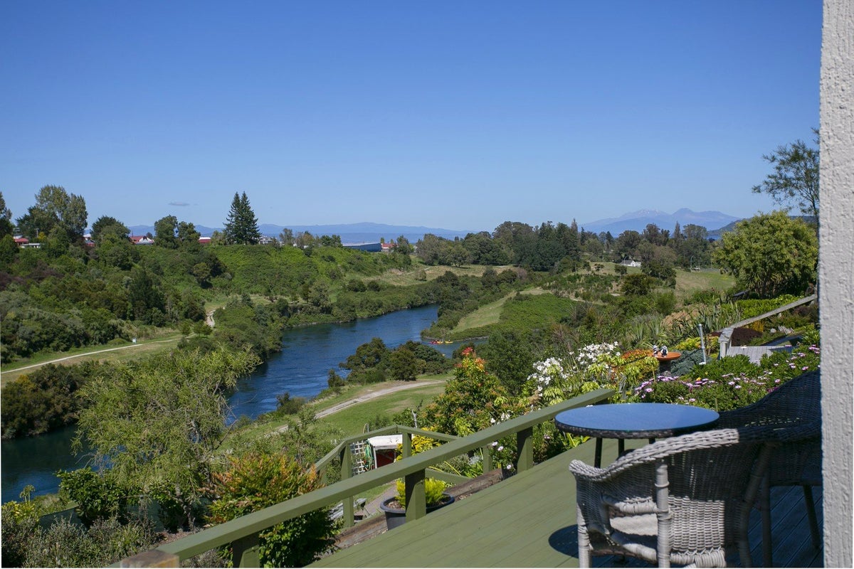 11/26 Robinson Terrace, Rangatira Park, Taupo - Carousel 36