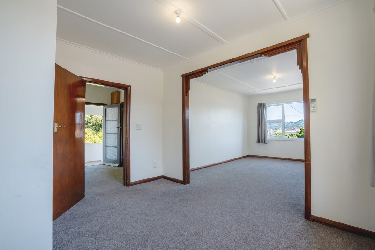 2/72B Ira Street, Miramar, Wellington - Carousel 1