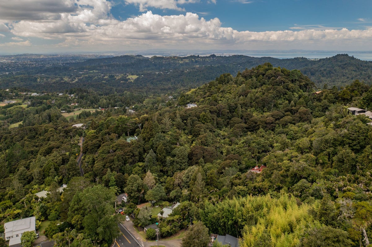 882 West Coast Road, Waiatarua, Auckland - Carousel 2