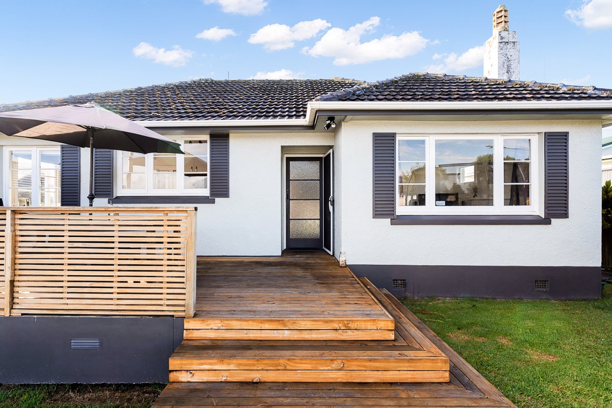 10 Lilian Street, Te Kamo, Whangarei - Carousel 2