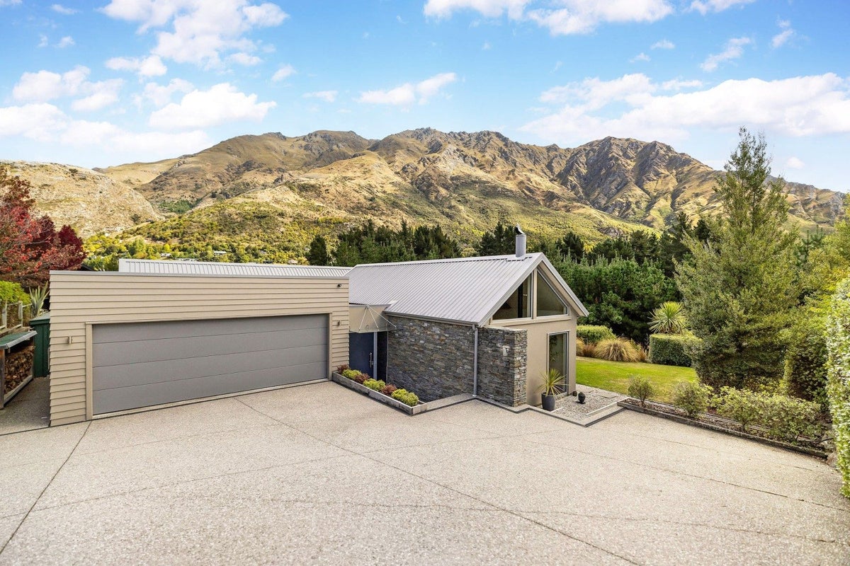 51 Mathias Terrace, Arthurs Point, Queenstown - Carousel 1