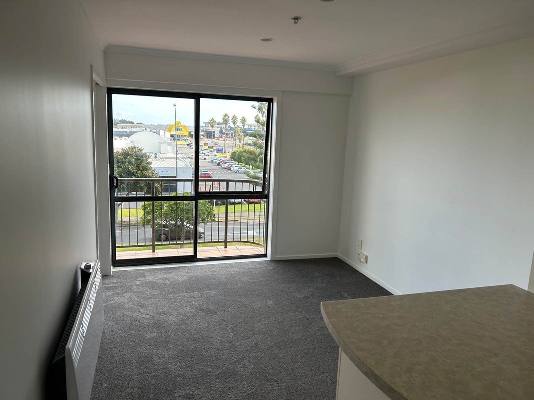 2D/18 Ronwood Avenue, Manukau, Auckland - Carousel 1