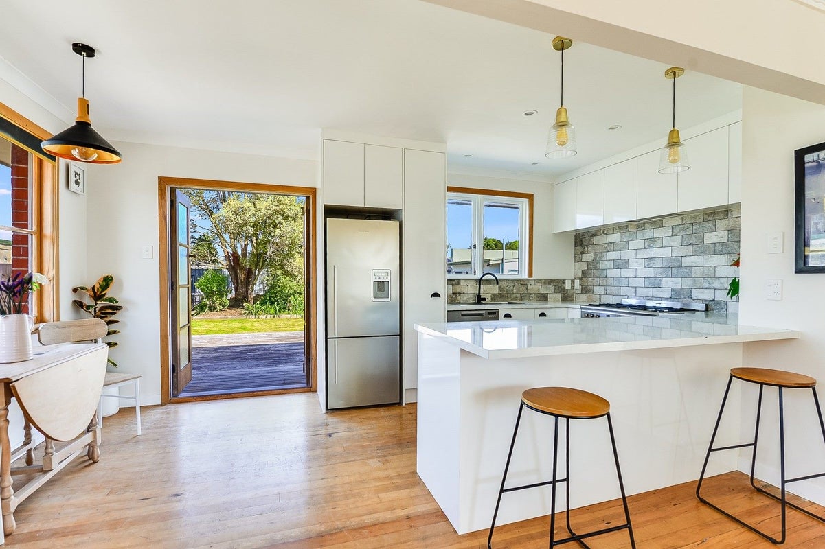 5 St Lukes Place, Bader, Hamilton - Carousel 2