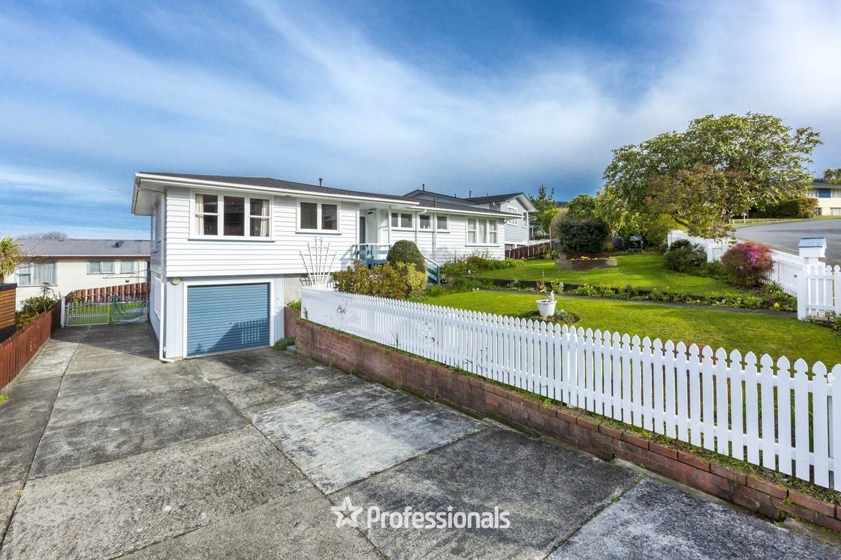 27 Sunnyview Drive, Brown Owl, Upper Hutt - Carousel 2