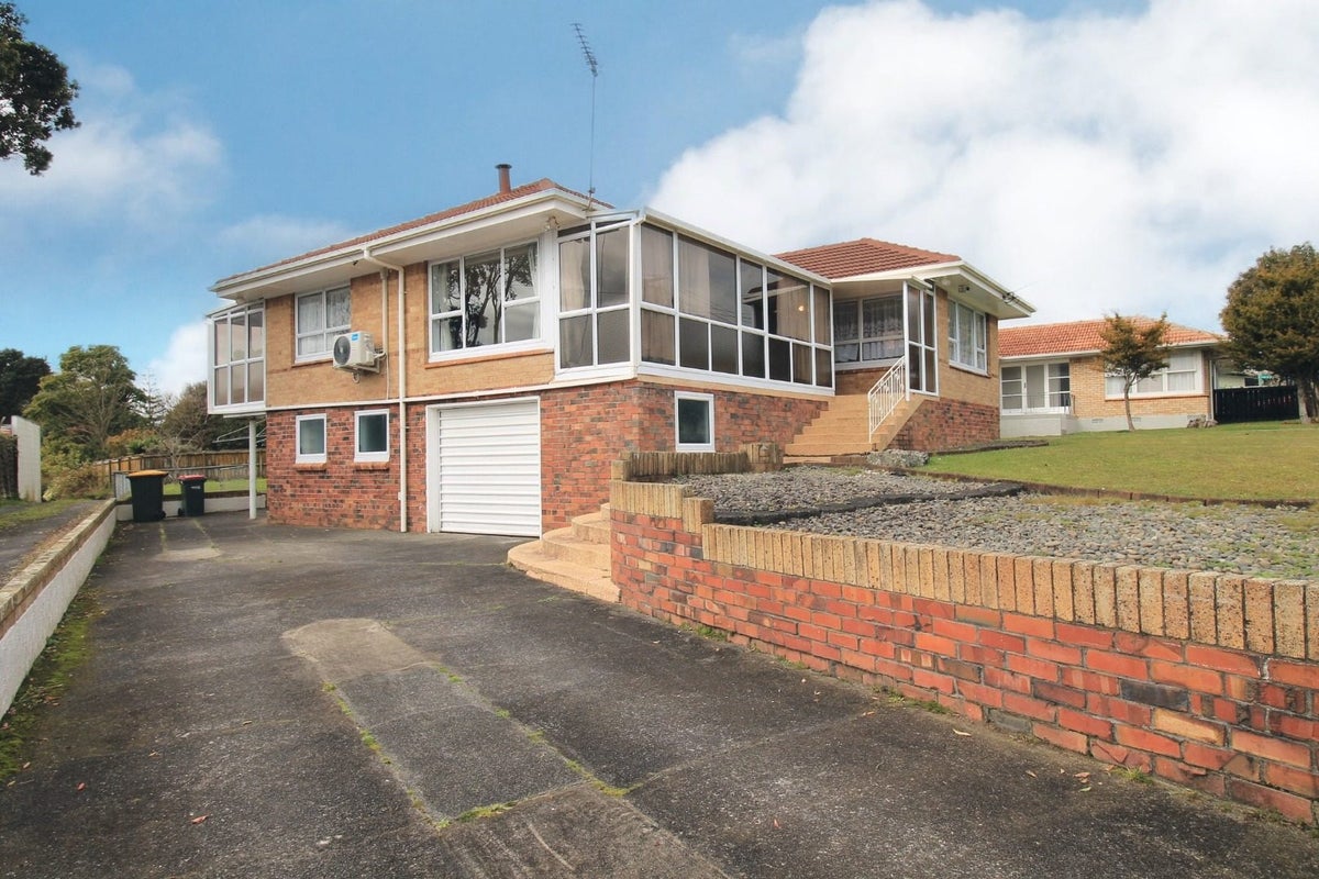 46 Lynmore Drive, Hillpark, Auckland - Carousel 2