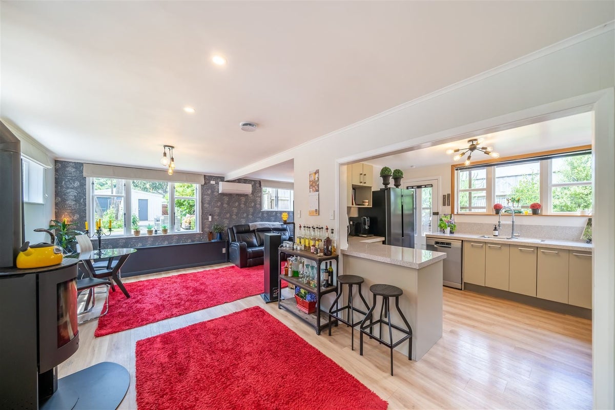 26 Tuatoru Street, Eastbourne, Lower Hutt - Carousel 1