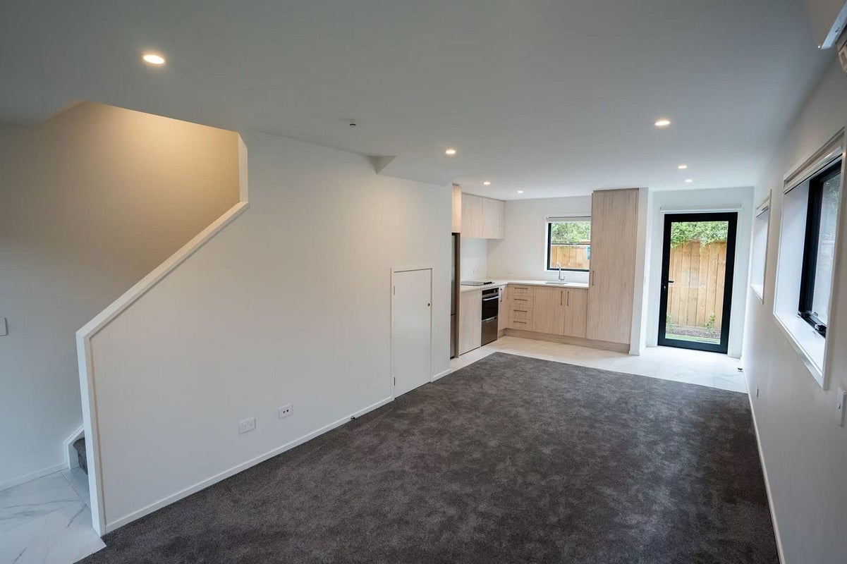 3/3 Johnston Grove, Taita, Lower Hutt - Carousel 7