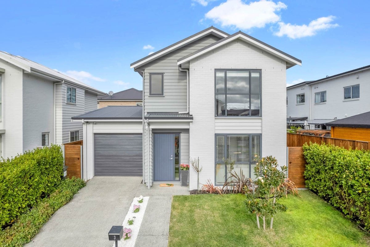 3 Vincent McGrath Crescent, Swanson, Auckland - Carousel 1
