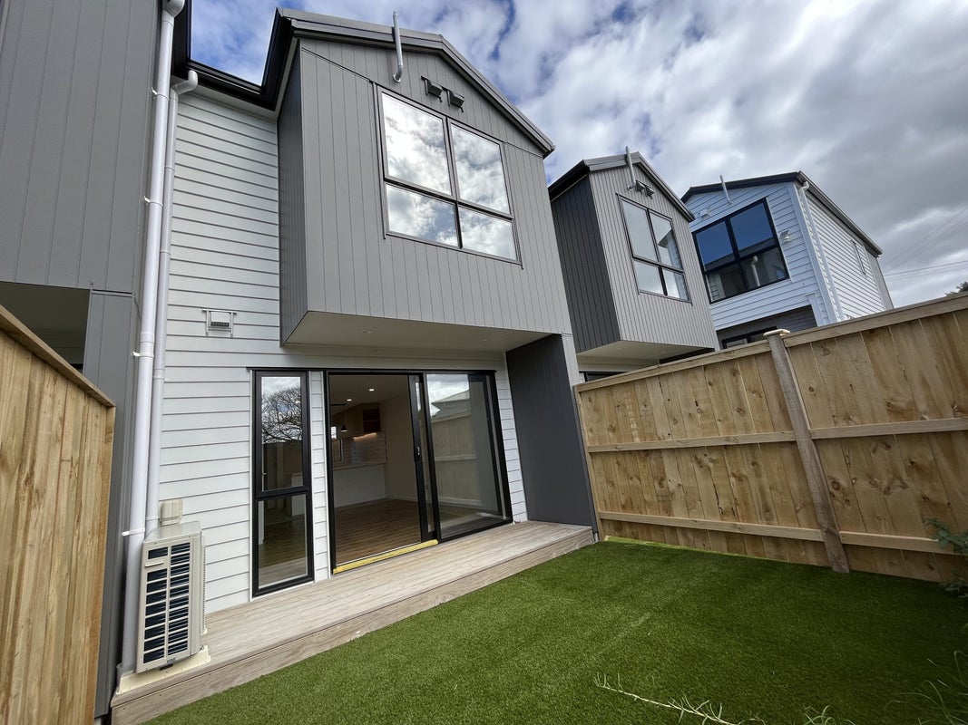 4/31 Reid Road, New Lynn, Auckland - Carousel 1