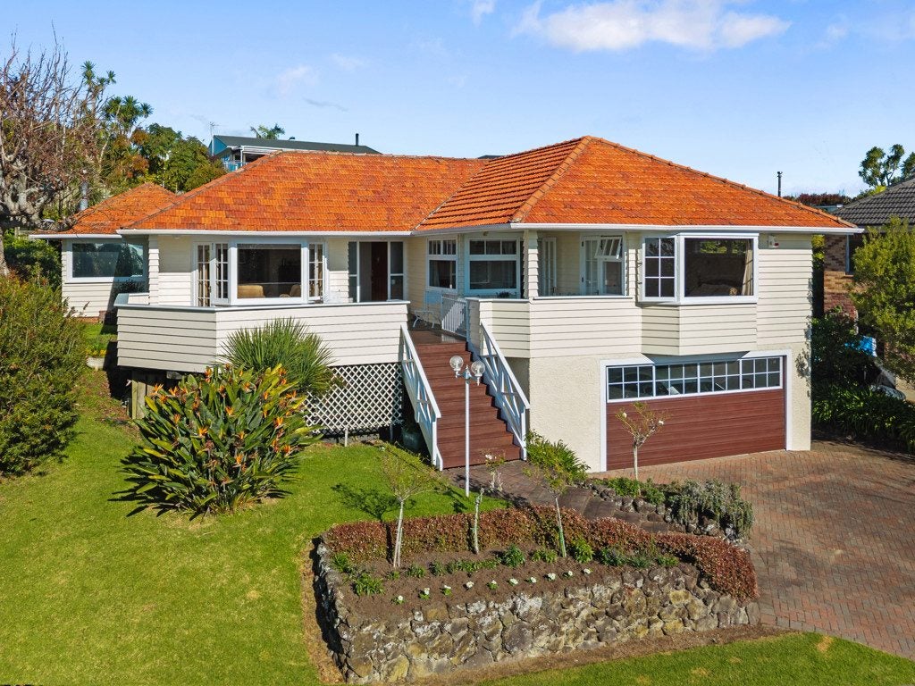 42 Evelyn Road, Cockle Bay, Manukau City, Auckland - Carousel 1