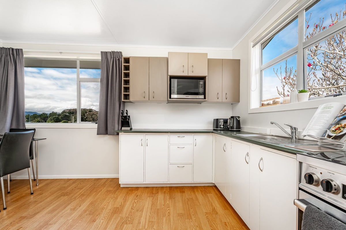 3 Stipulate Place, Ascot Park, Porirua - Carousel 2