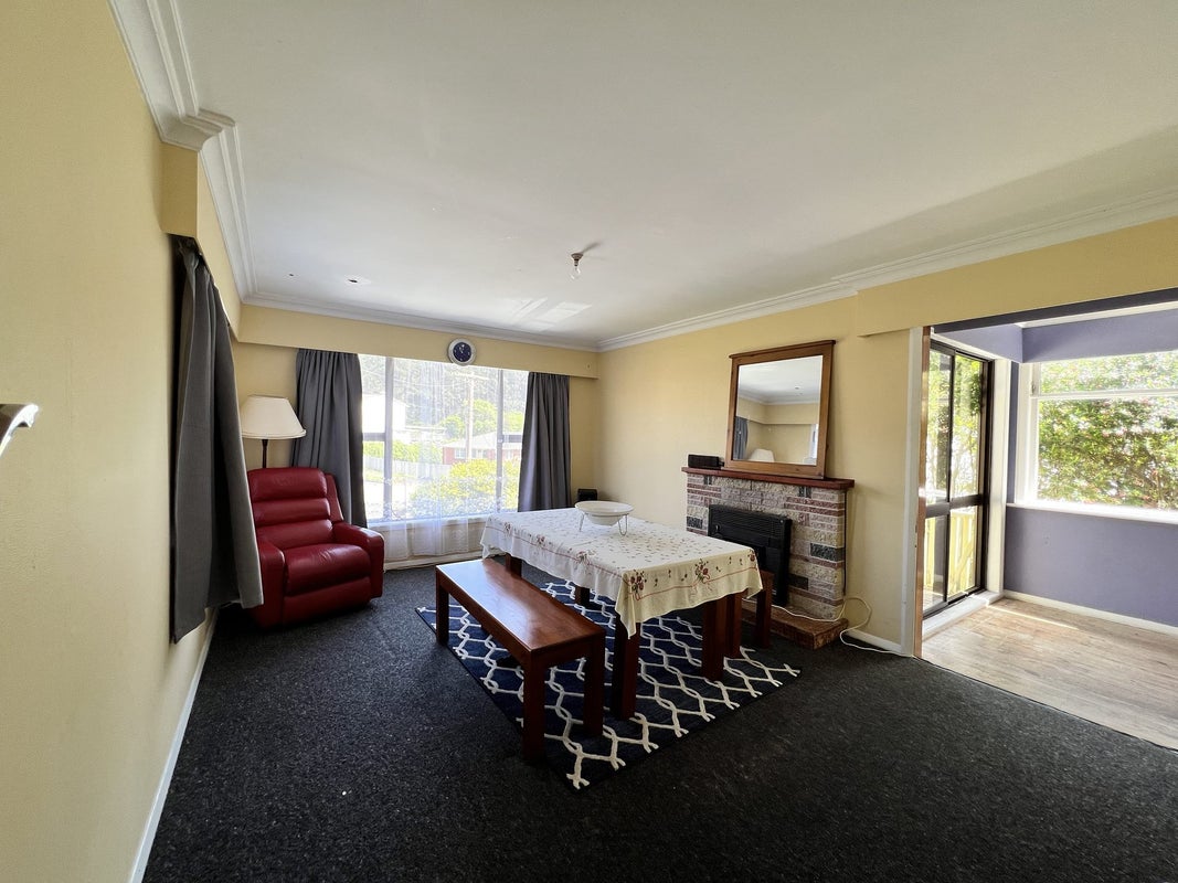 24 York Place, Cannons Creek, Porirua - Carousel 2
