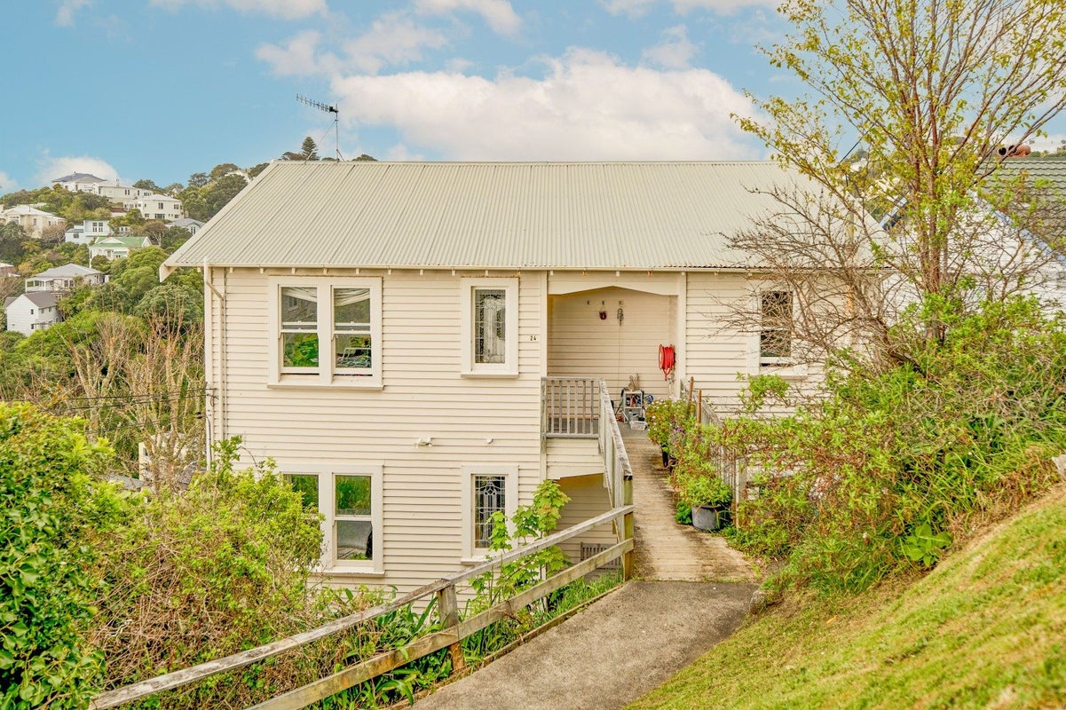 24 Garden Road, Northland, Wellington - Carousel 1