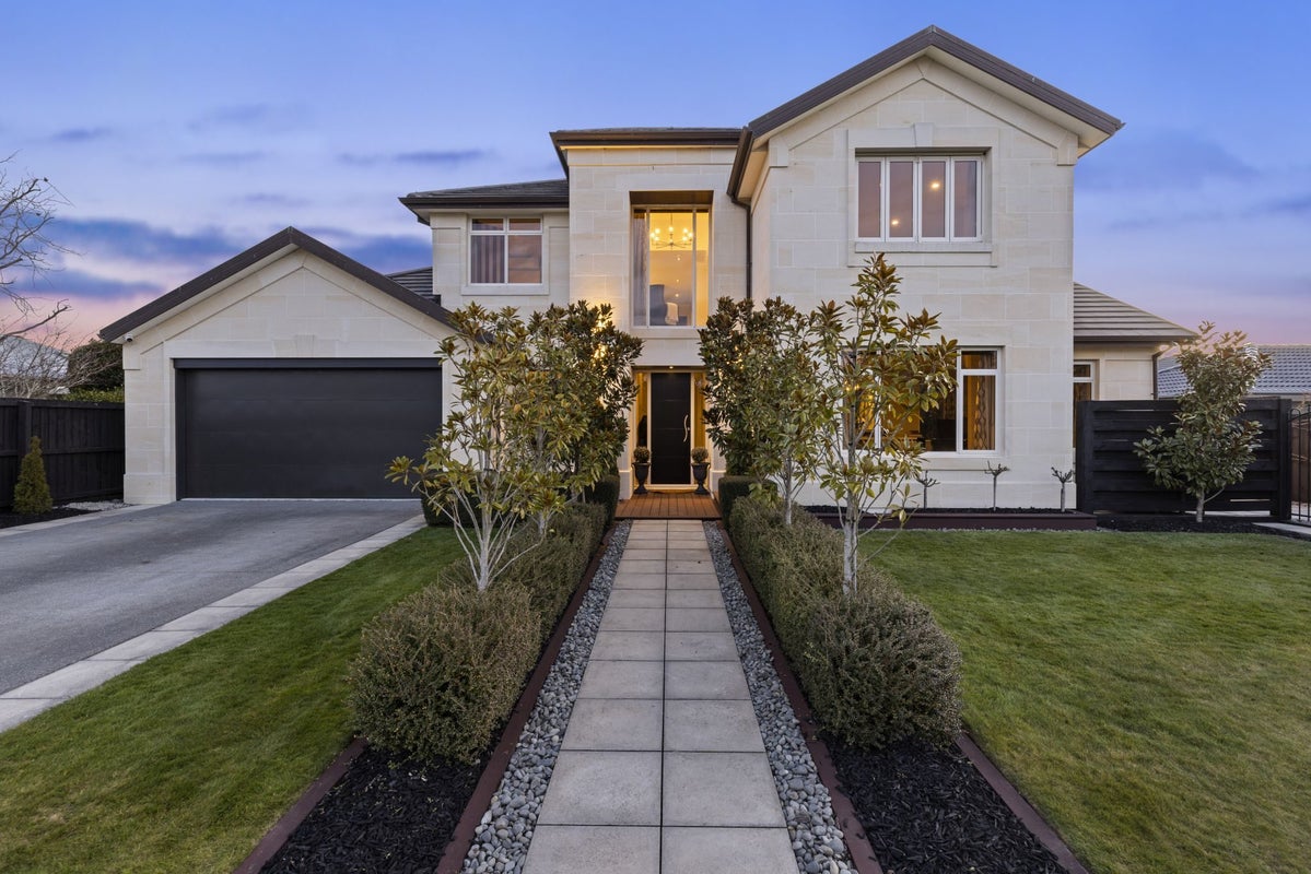 68 Willowview Drive, Redwood, Christchurch - Carousel 1