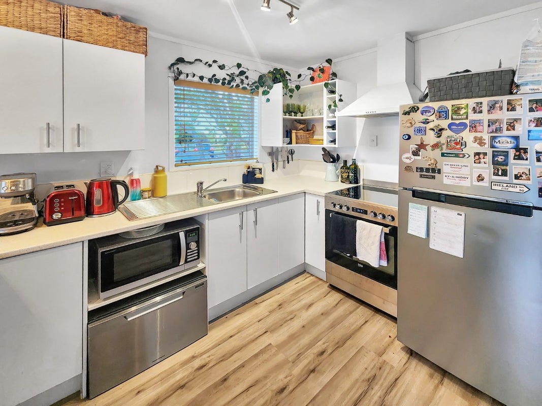 1/17 Cedar Street, Maungaraki, Lower Hutt - Carousel 2