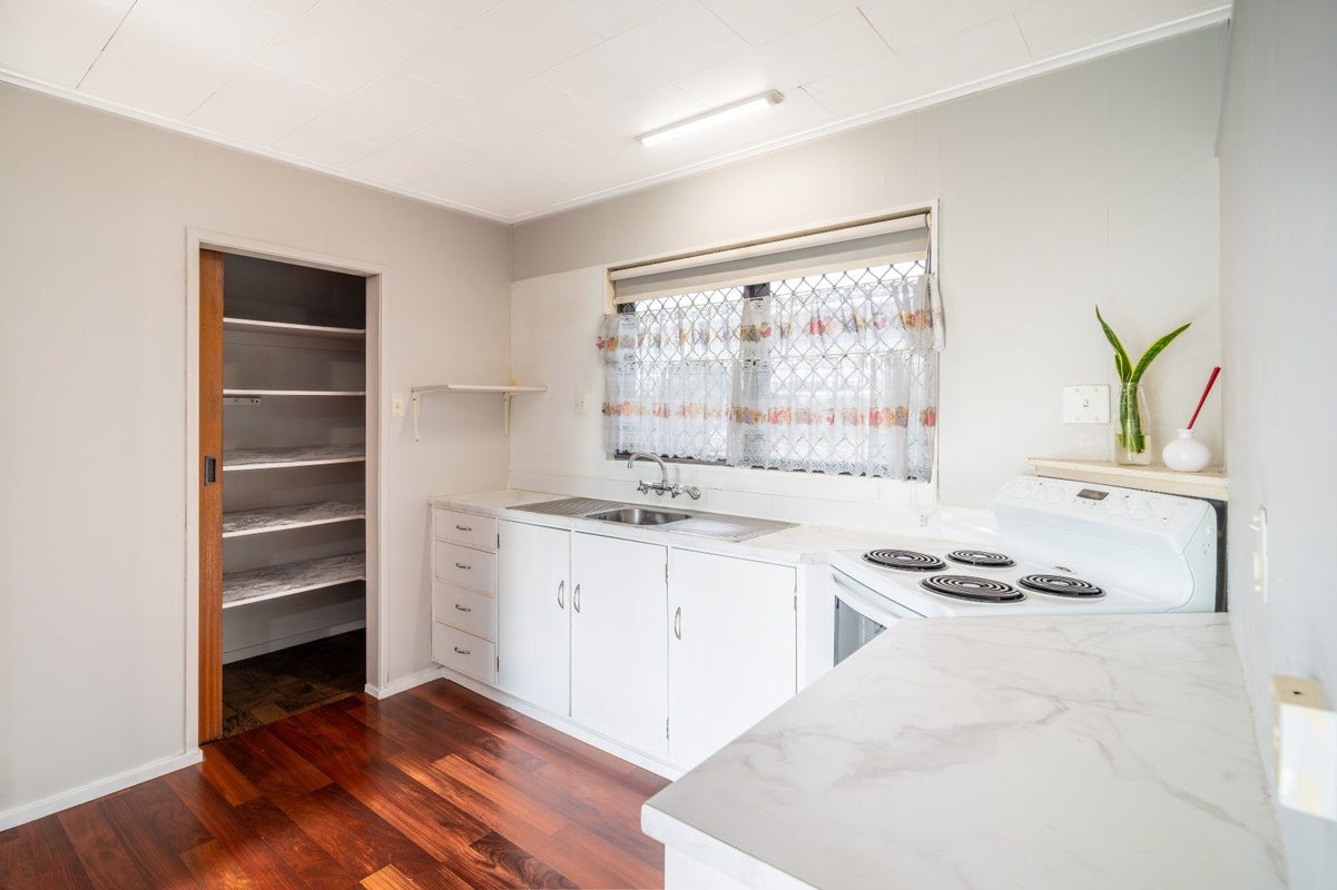 17 Walton Place, Flaxmere, Hastings - Carousel 1